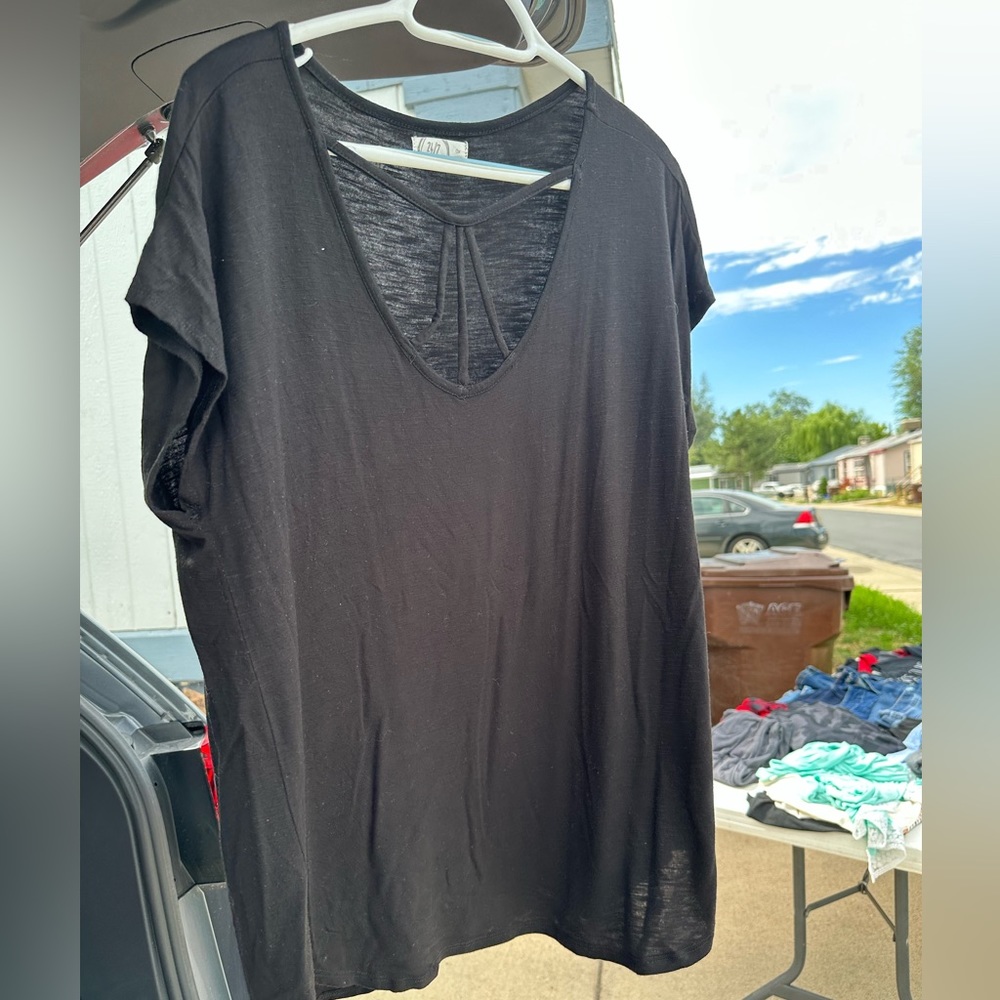 Black tshirt tpo gently loved